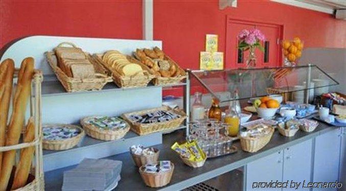 Ibis Styles Lyon Croix Rousse Hotel Restaurant photo
